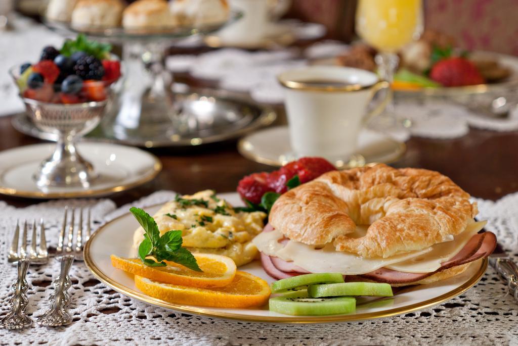 Bed & Breakfast Hh Whitney House - A On The Historic Esplanade 4*