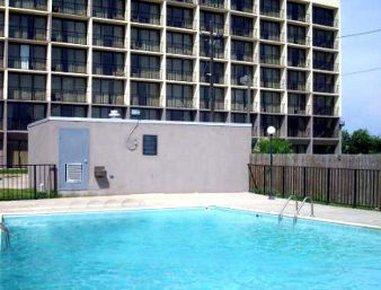 Country & By Radisson, I-10 East, La Hotel 2*
