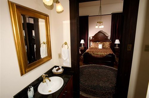 Canal Street Bed & Breakfast 3*