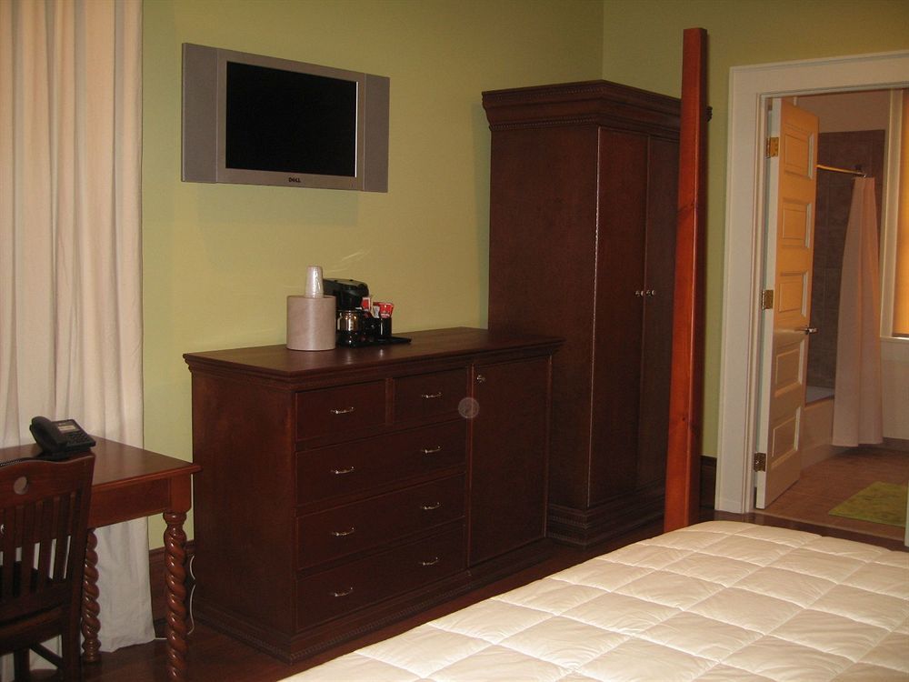 The Prytania Oaks Inn