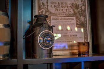 Q&c And Bar New Orleans, Autograph Collection Hotel