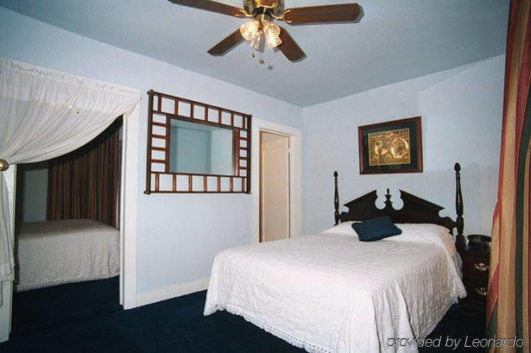 Historic Mardi Gras 3*