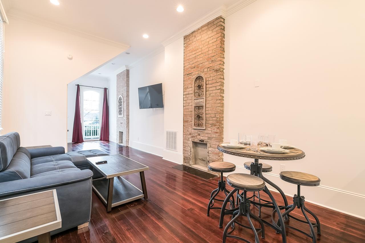 Charming 2br On Carondelet By Hosteeva Apartment New Orleans