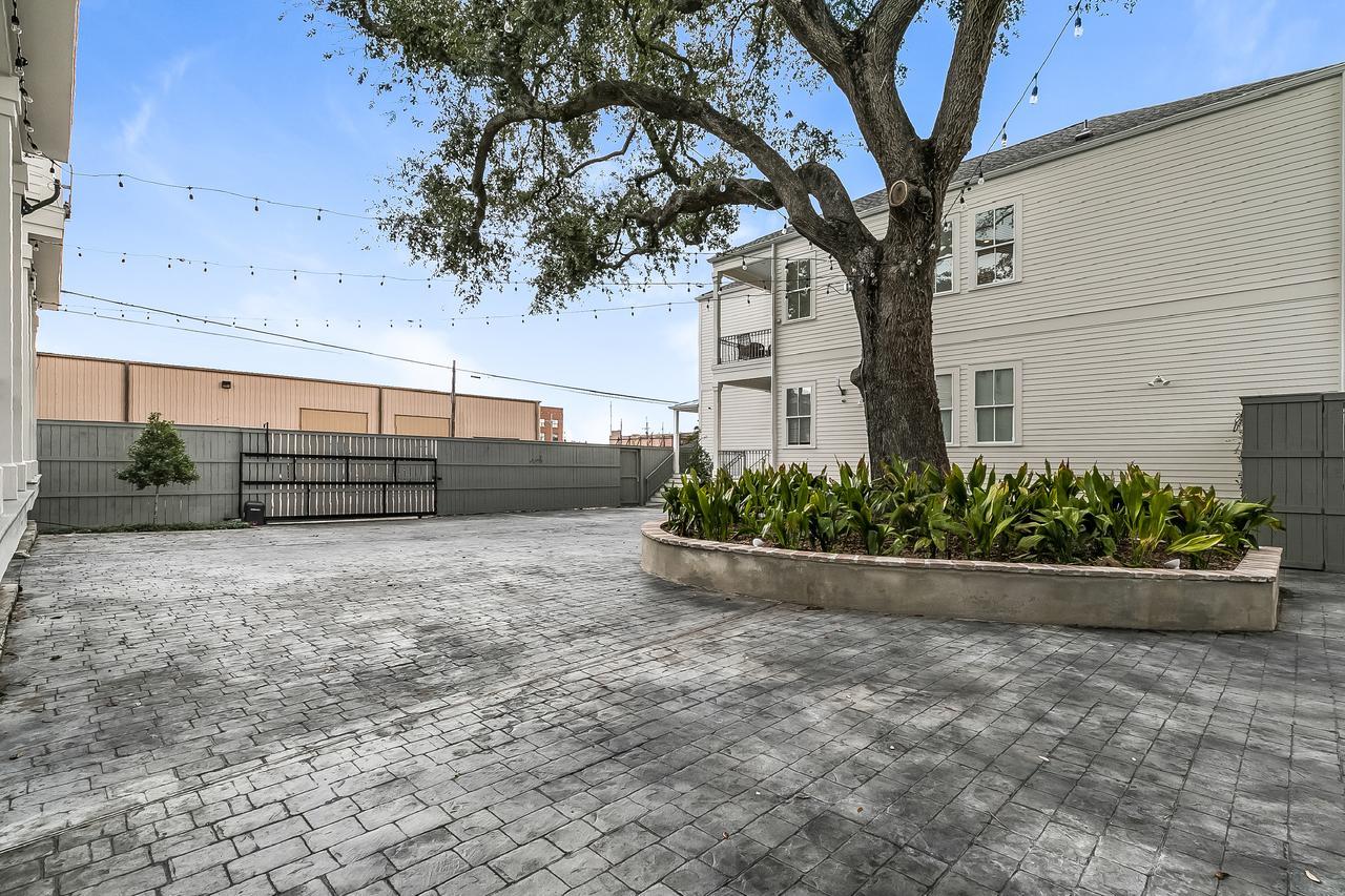 Private 3br On Carondelet By Hosteeva * New Orleans