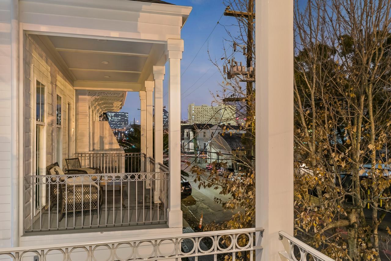 Private 3br On Carondelet By Hosteeva * New Orleans