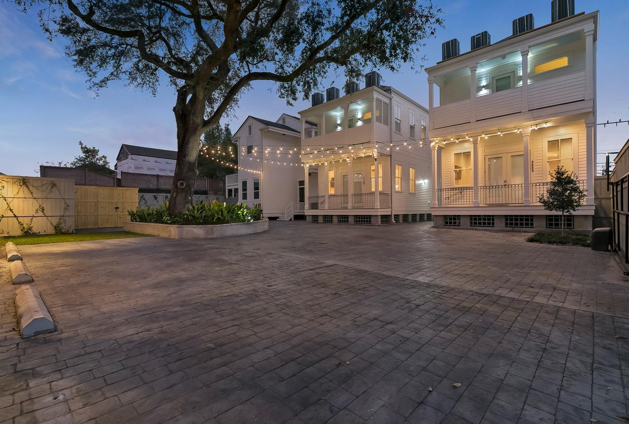 Private 3br On Carondelet By Hosteeva * New Orleans