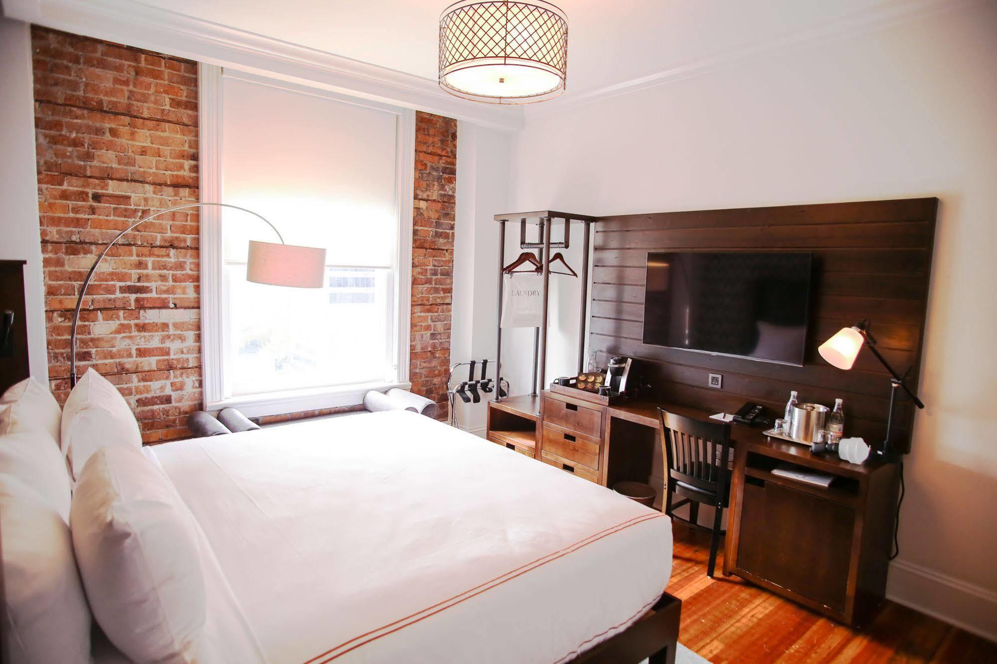 Q&c And Bar New Orleans, Autograph Collection Hotel