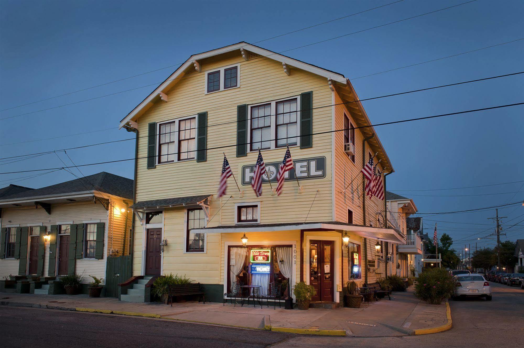 Historic Mardi Gras 3*