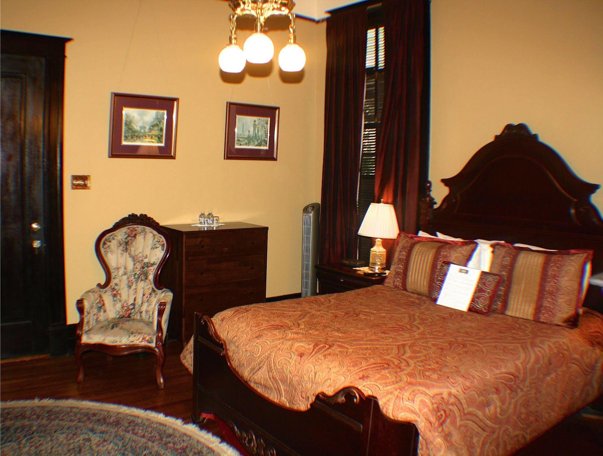 Canal Street Bed & Breakfast 3*