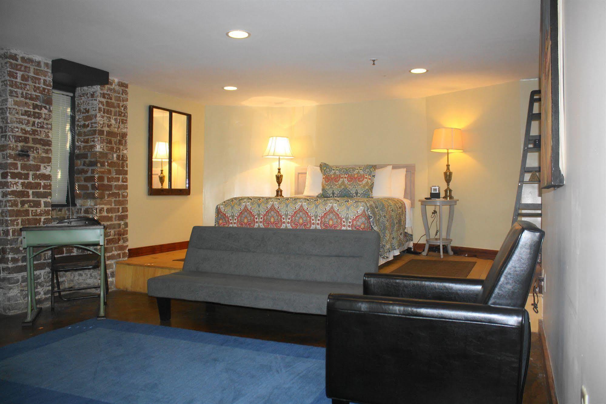 Bed & Breakfast Canal Street 3*