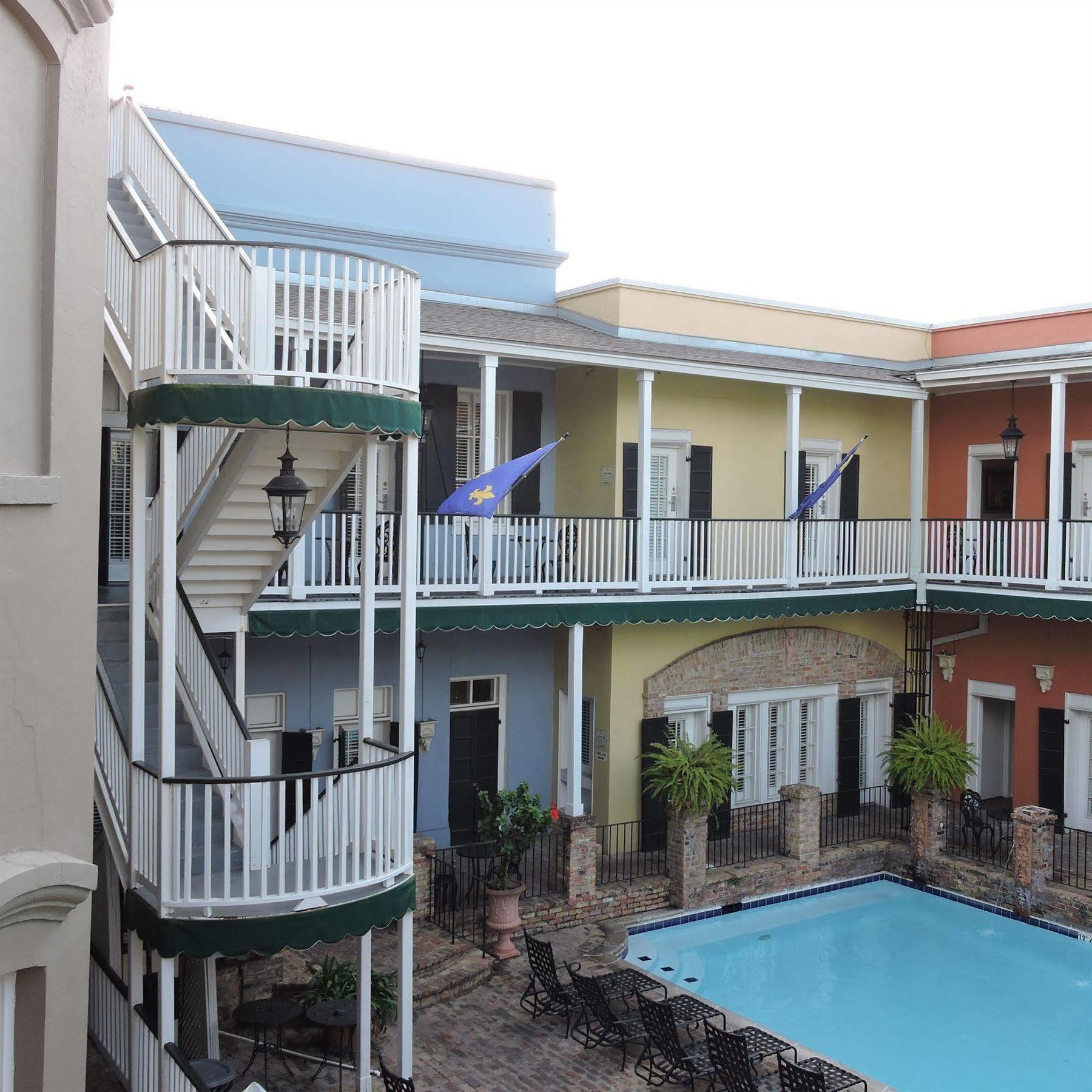 Courtyard By The French Quarter 3*