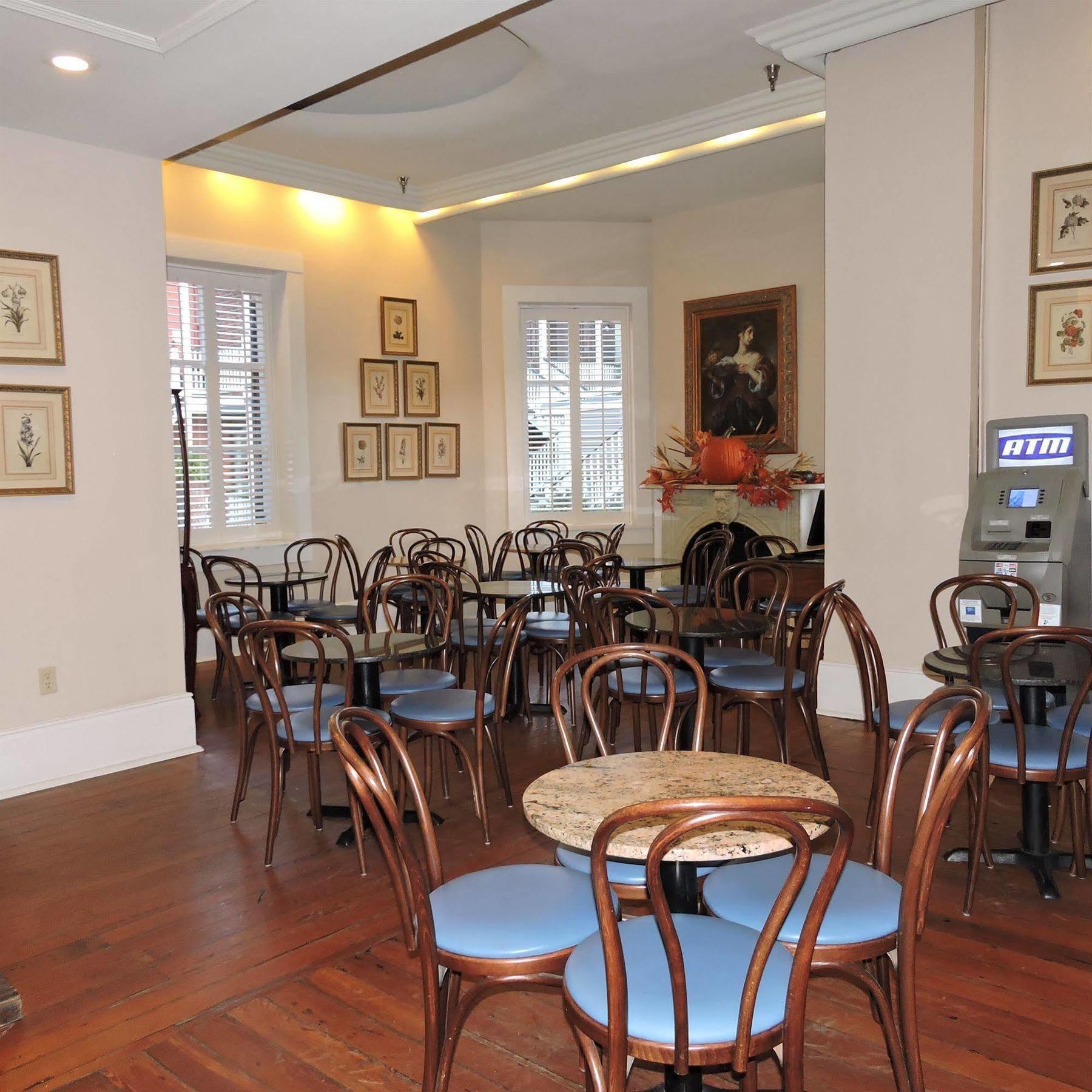 Courtyard By The French Quarter Hotel 3*