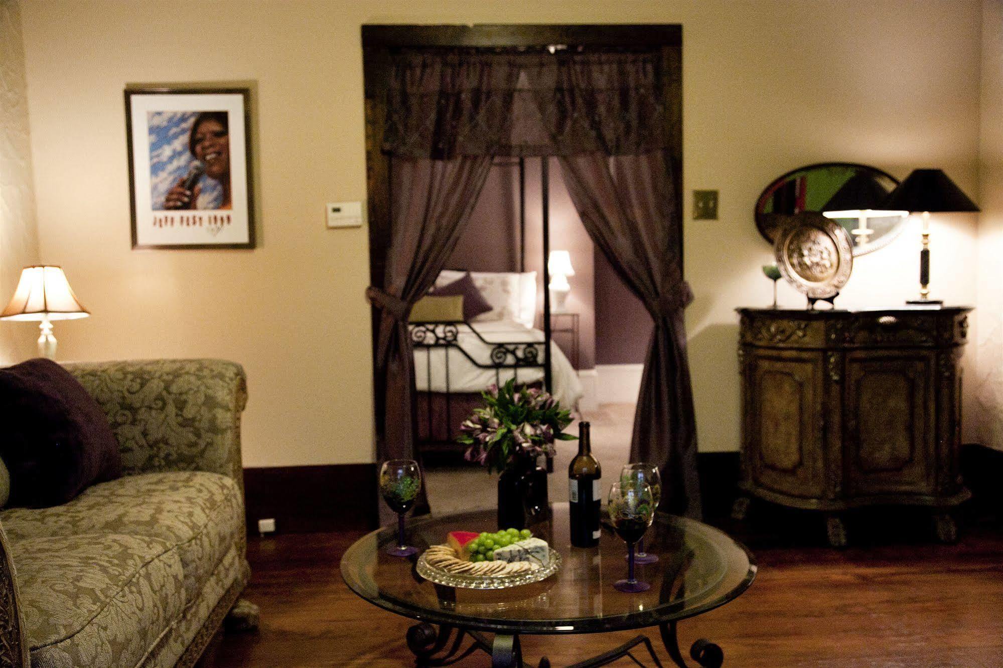 Inn Jazz Quarters