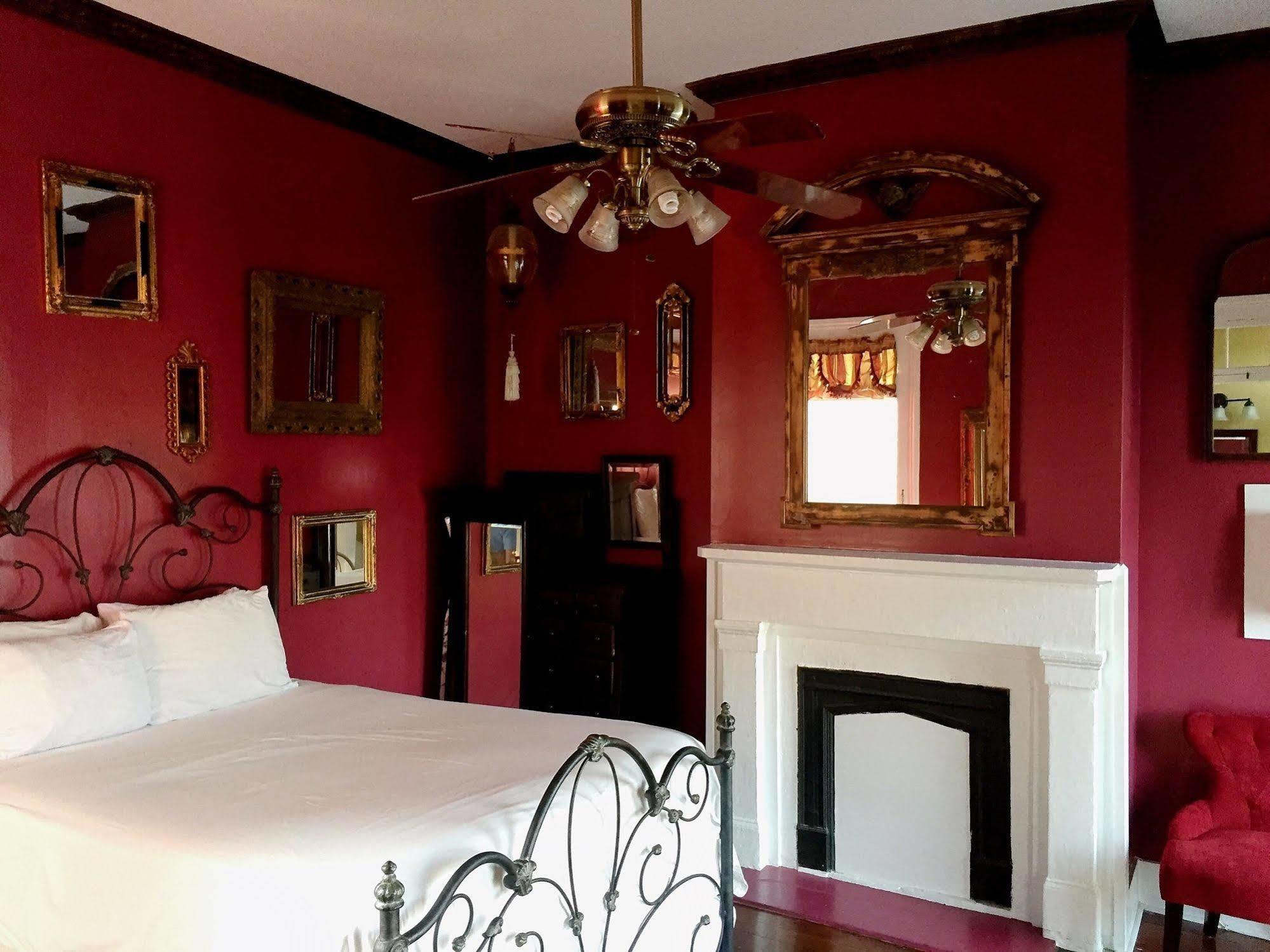 Creole Gardens And Inn
