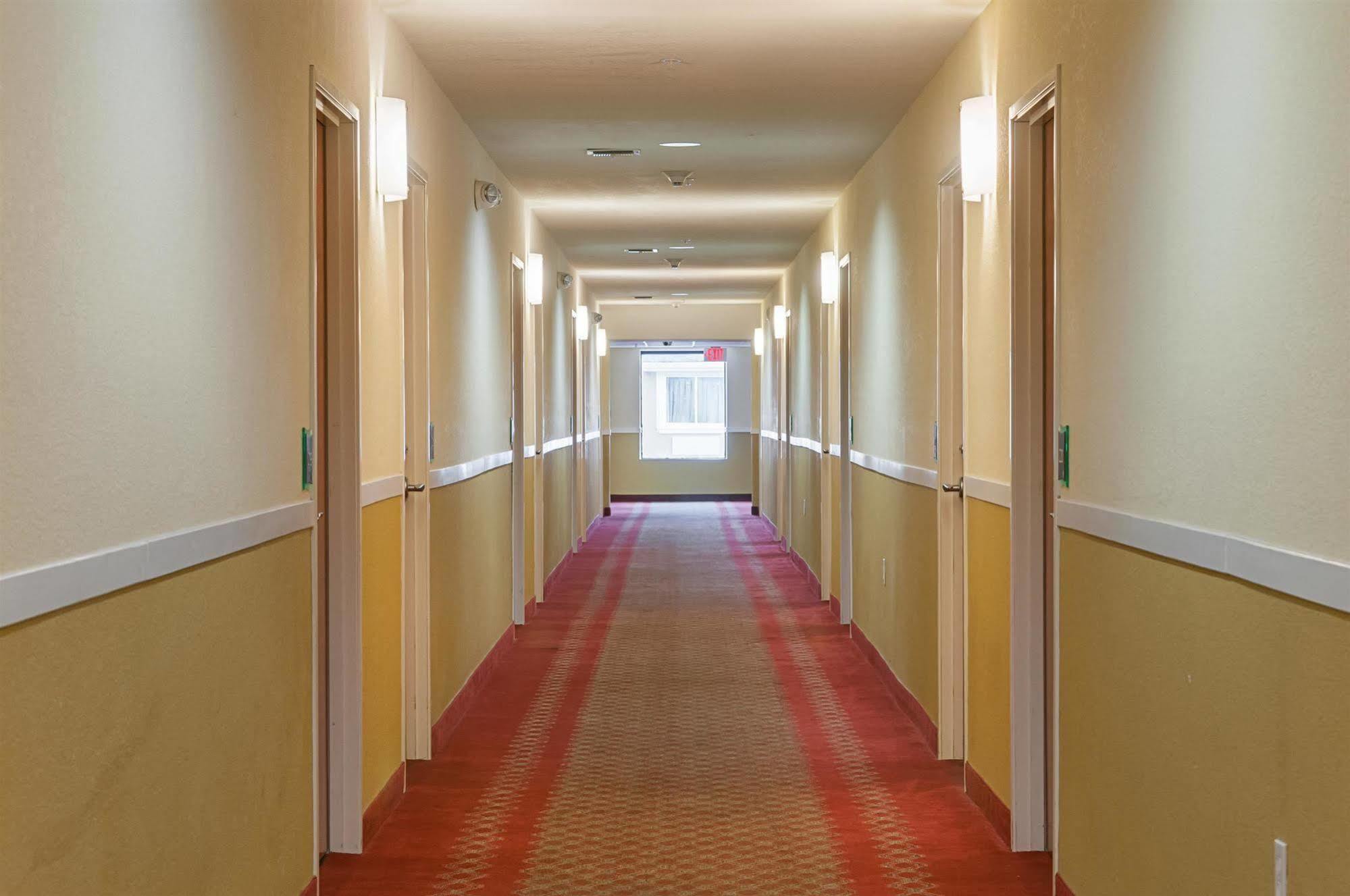 Hotel 6-new Orleans, La - Near Downtown 2*