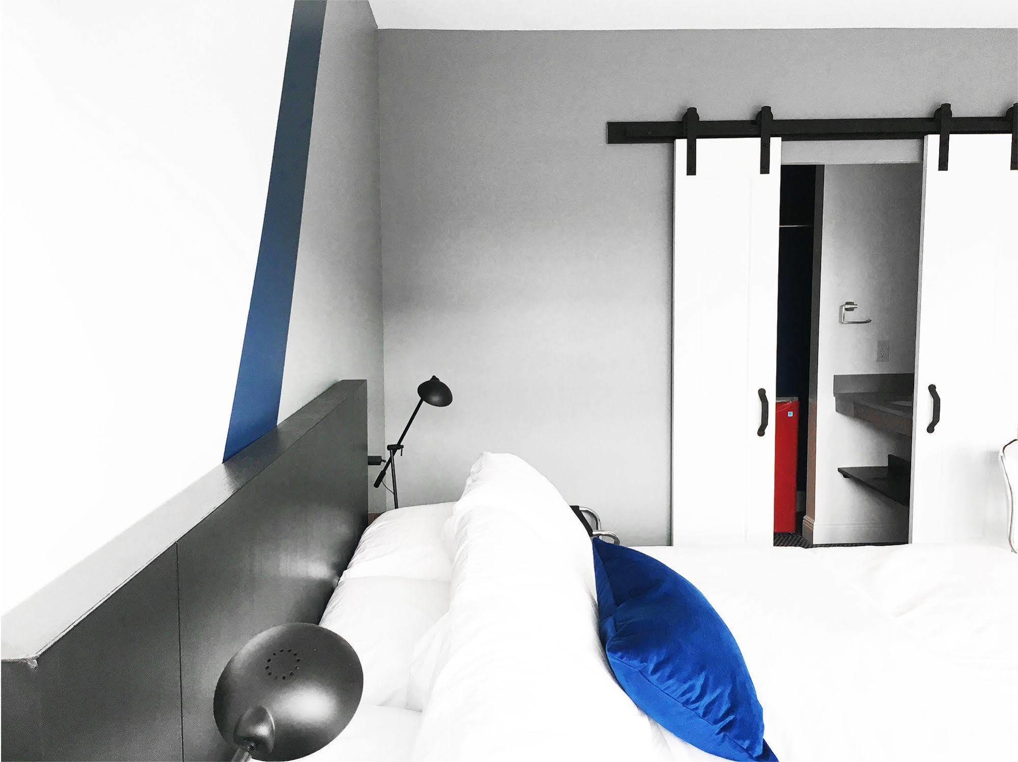 The Ben Louie 4*