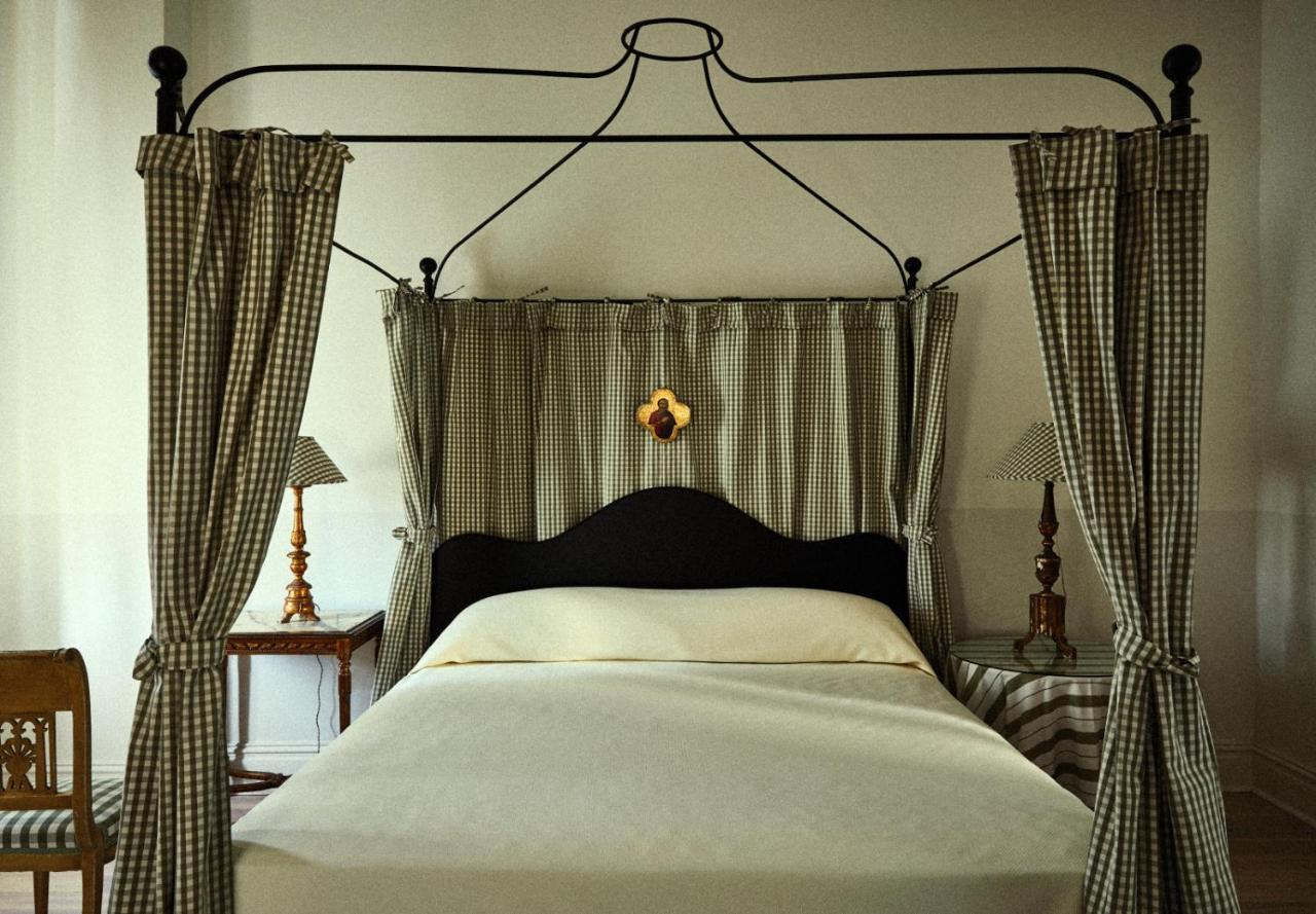 Peter And Paul, An Ash Hotel