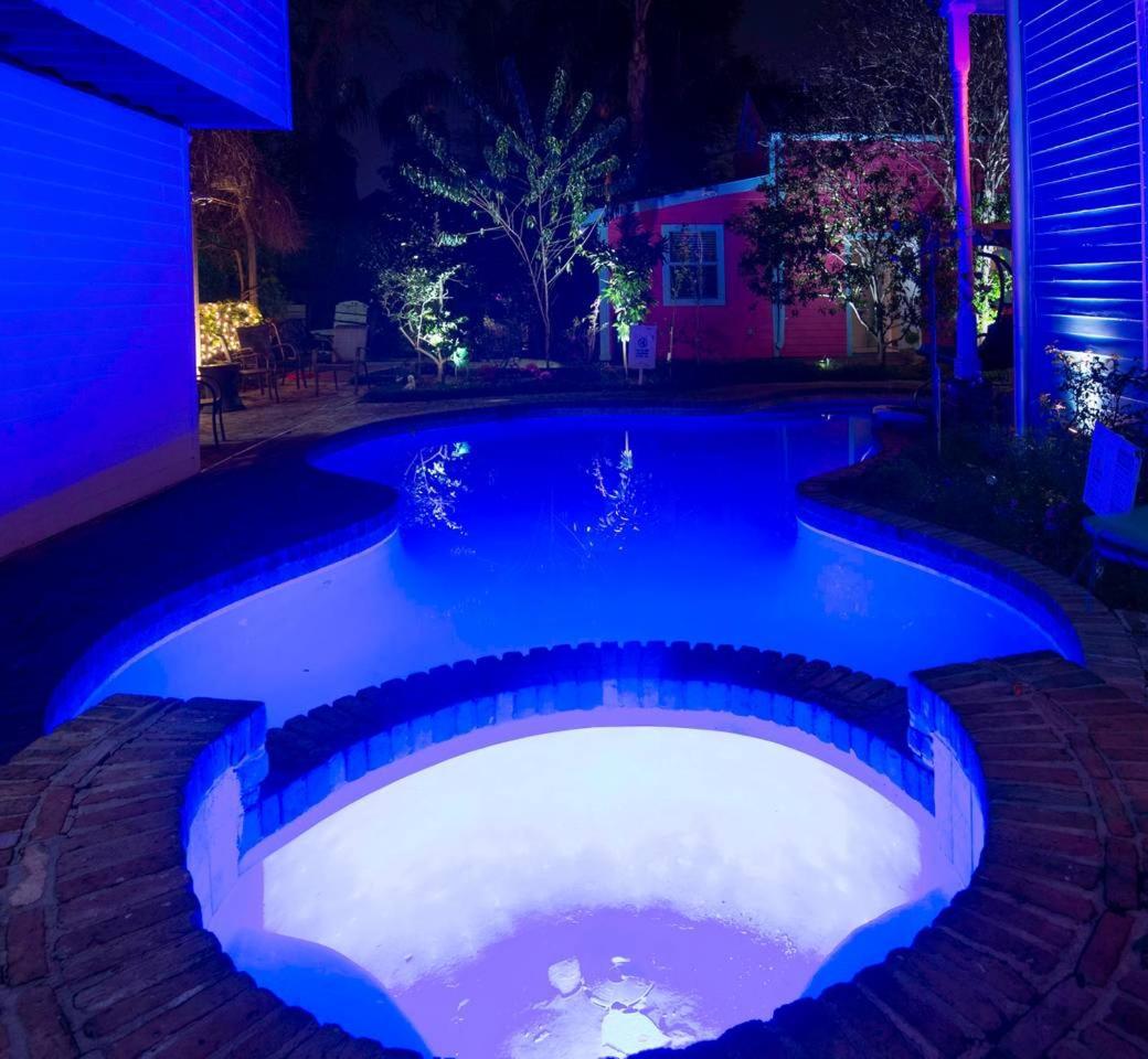 4 Bedroom - Sleeps 8! Celebrity Next To Frenchman St Inn 3*