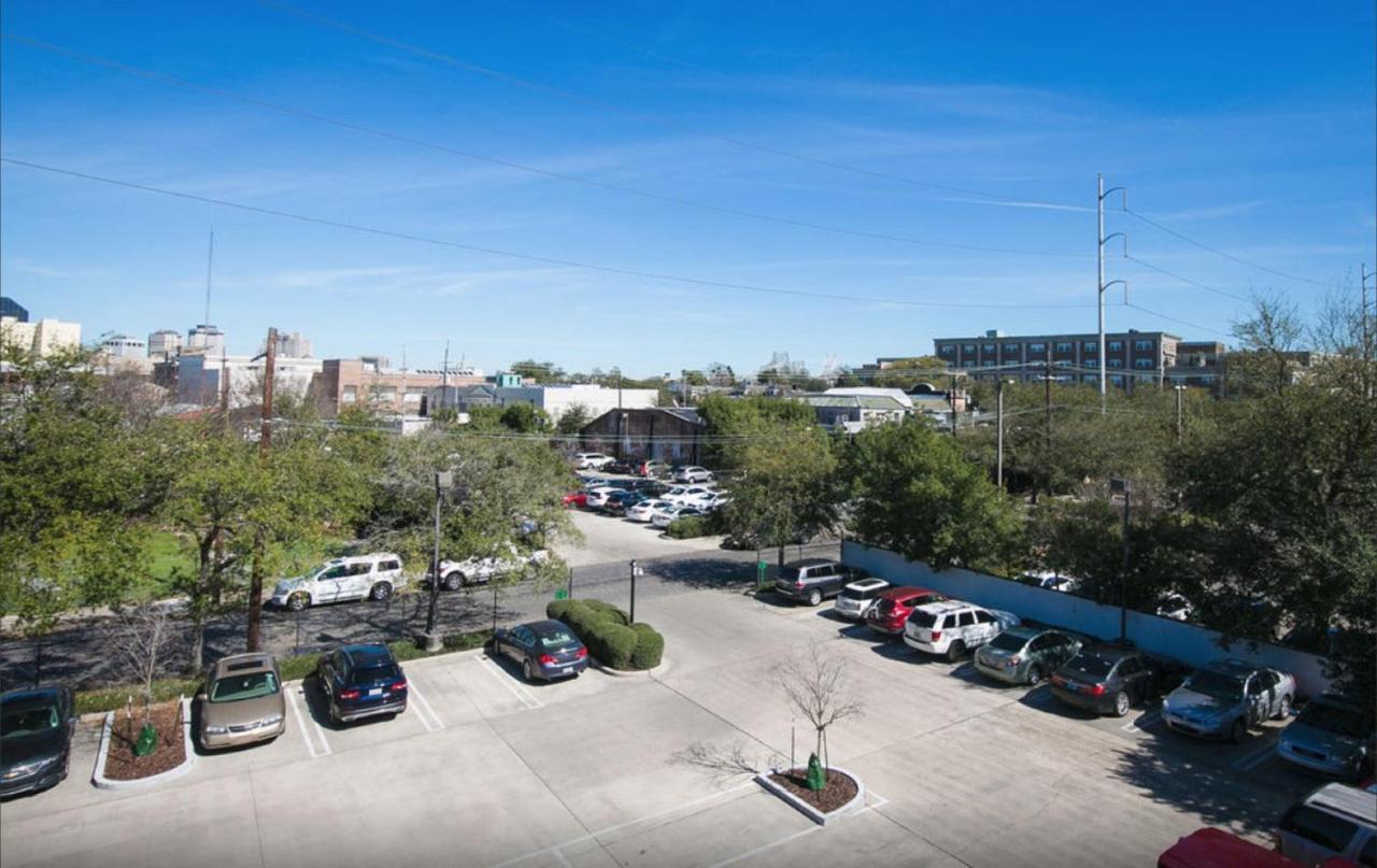 Inviting 3br Steps From St Charles Ave Apartment