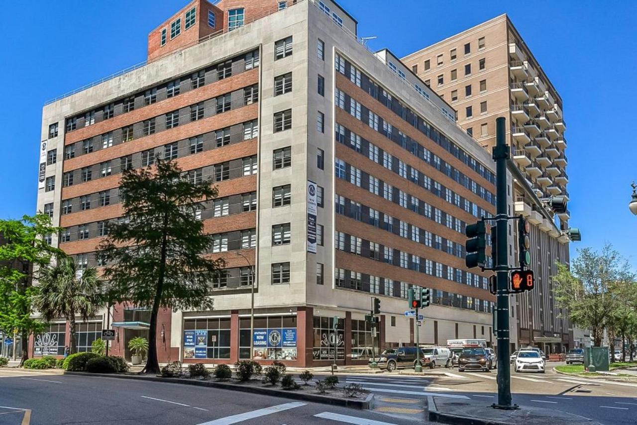 2 Bedroom Elegant In Downtown