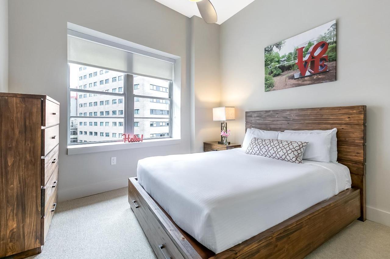 2 Bedroom Elegant In Downtown Apartment