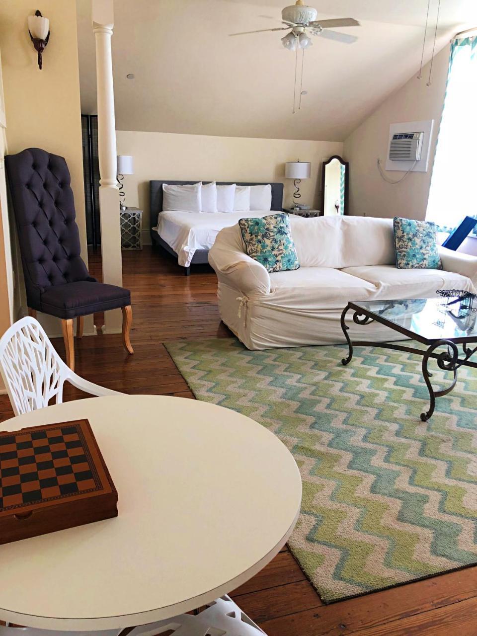 Creole Gardens And Inn