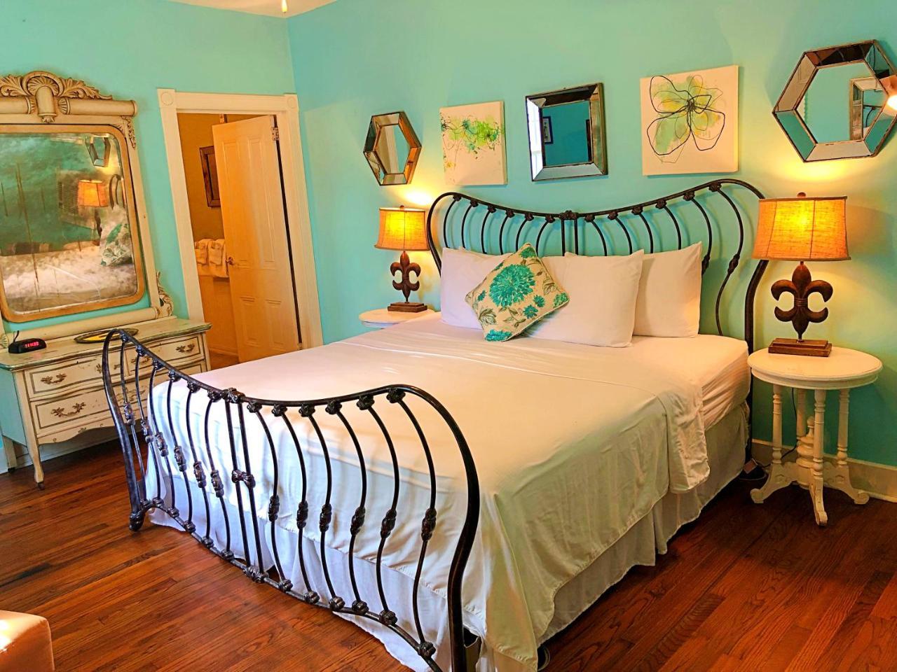 Creole Gardens And 3*