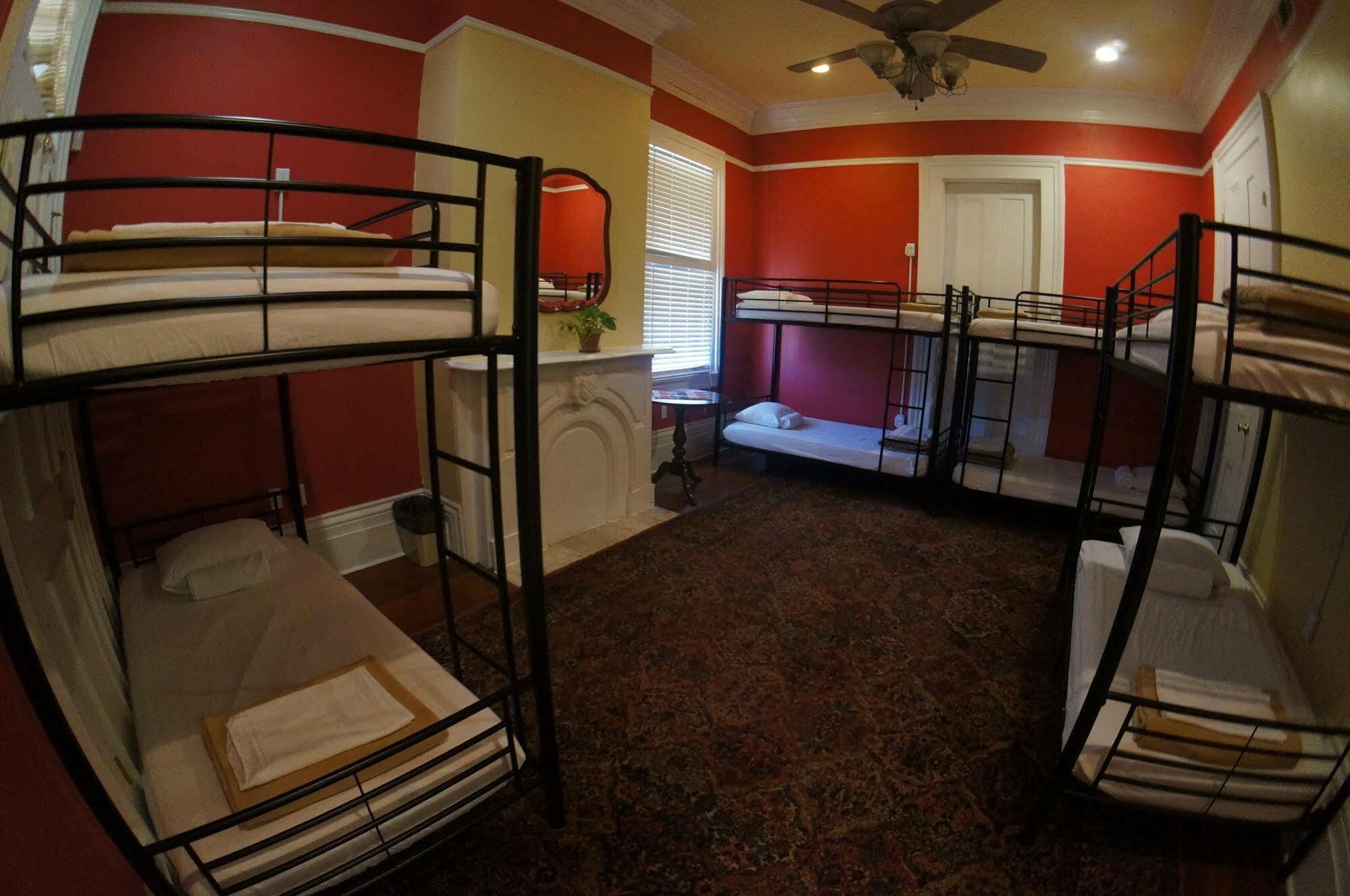Hostel Auberge Nola Hostel *