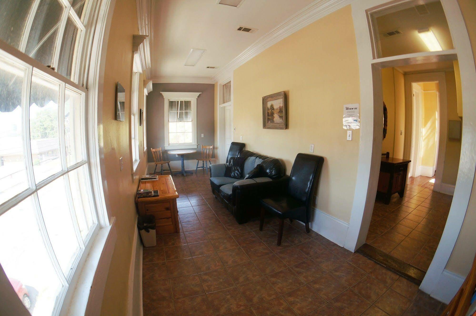 Hostel Auberge Nola