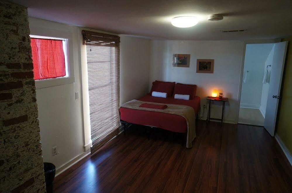 Hostel Auberge Nola *