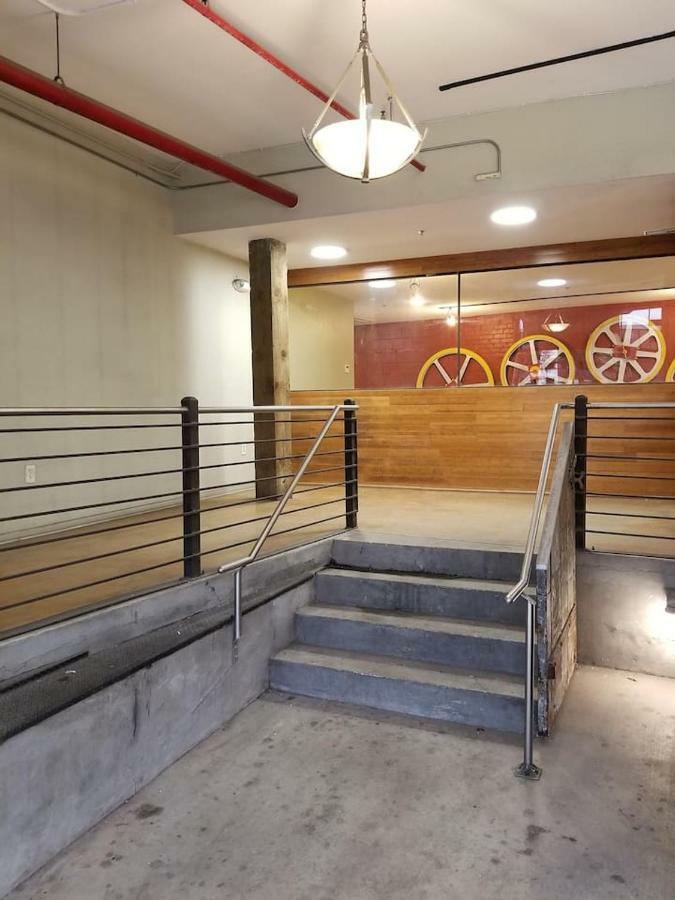 Delightful 2br/2ba Industrial In Nola By Domio Apartment