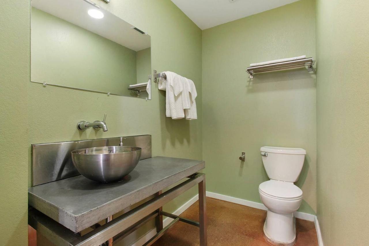 Delightful 2br/2ba Industrial In Nola By Domio