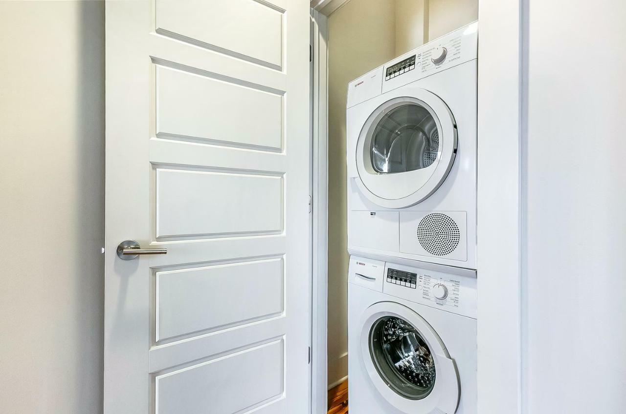 2 Bedroom Elegant In Downtown Apartment