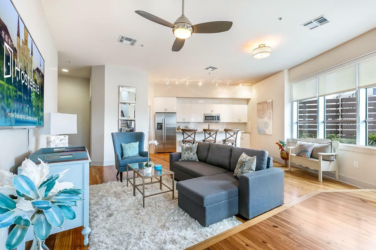 2 Bedroom Elegant In Downtown