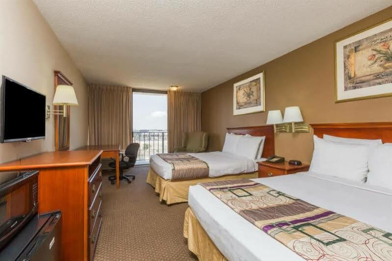 Hotel Country & By Radisson, I-10 East, La