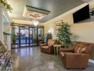 Country & By Radisson, I-10 East, La 2*