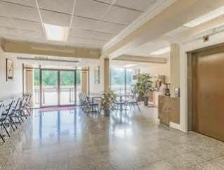Country & By Radisson, I-10 East, La Hotel 2*