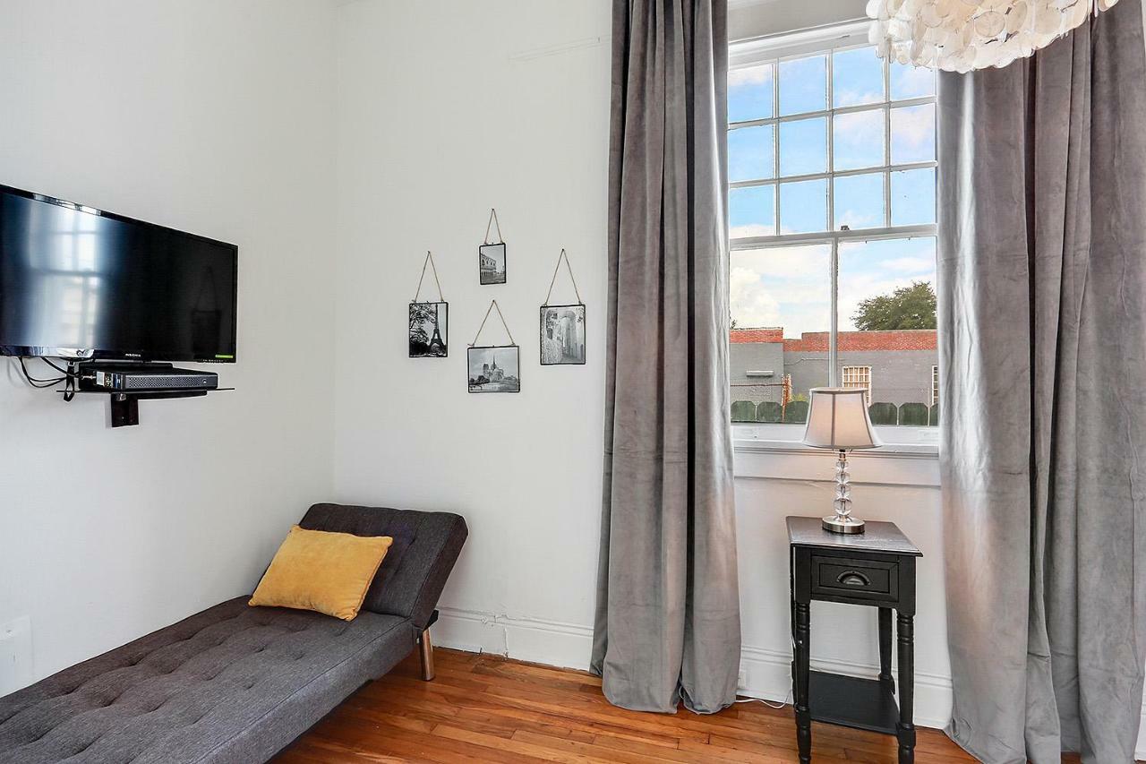Modern Victorian House With Relaxing Courtyard Holiday home New Orleans