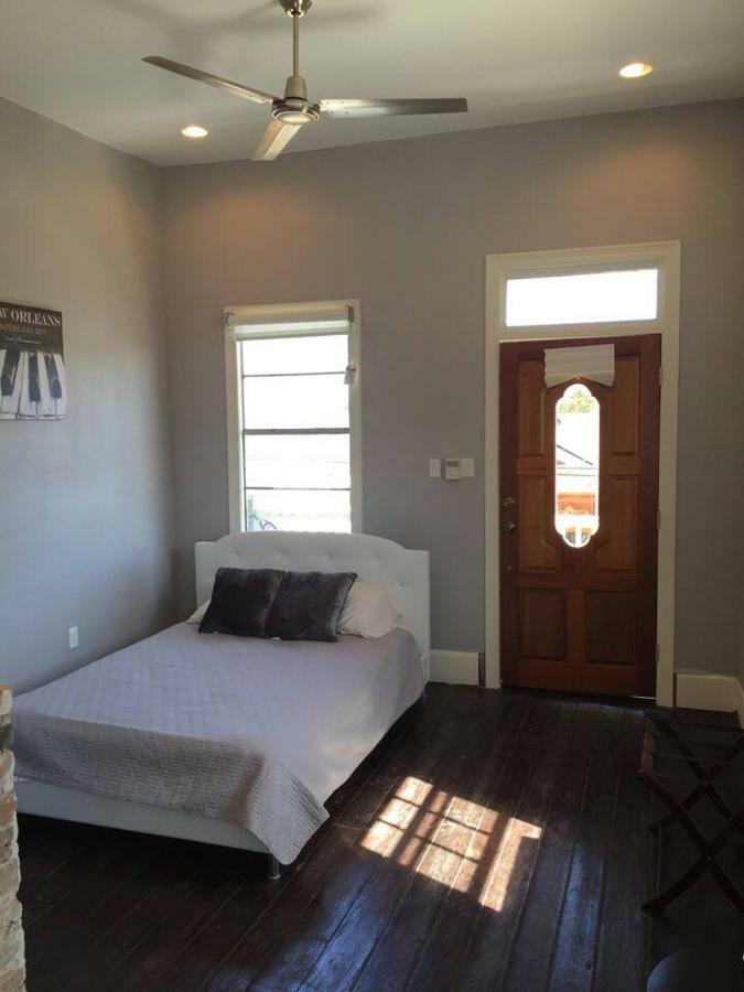 Apartment Modern 2 Blocks From Quarters