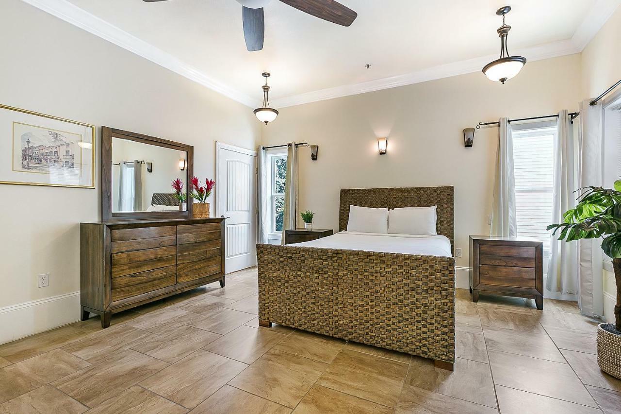 Modern 4br 5min Drive To Fq Apartment *