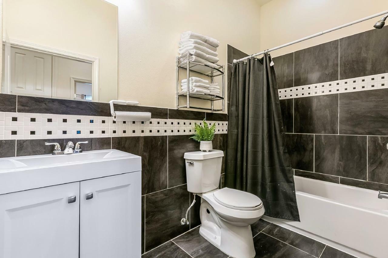 Apartment Inviting 3br Steps From St Charles Ave *