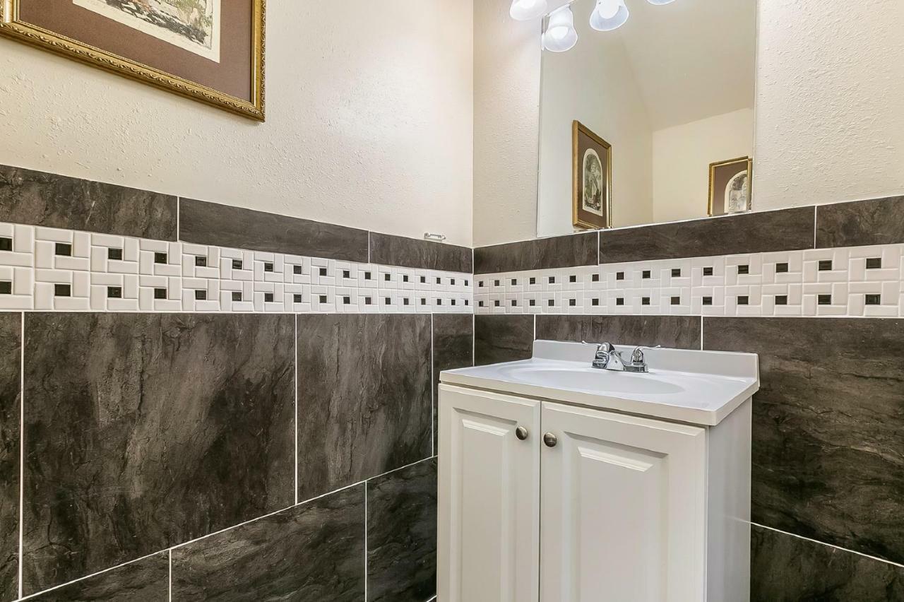 Apartment Inviting 3br Steps From St Charles Ave