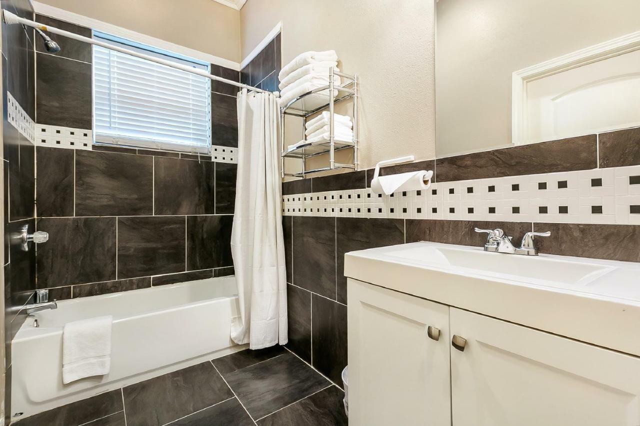 Inviting 3br Steps From St Charles Ave Apartment