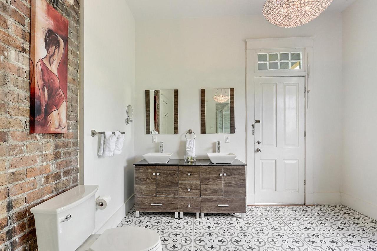 Modern Victorian House With Relaxing Courtyard Holiday home New Orleans