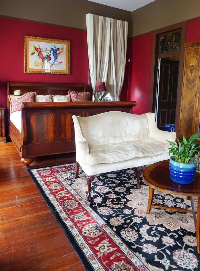Macarty House, A Bohemian With Pool And Bar
