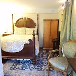 Lion\'S Inn Bed And Breakfast