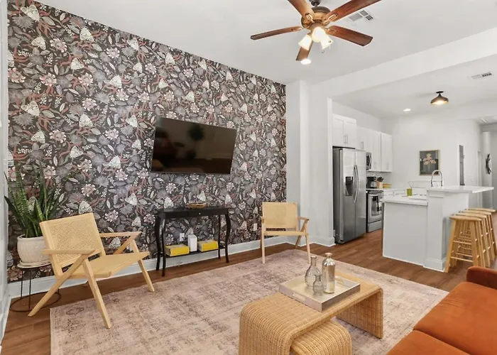 Fabulous Classy And Comfy 3Bd 2Ba Home And Parking