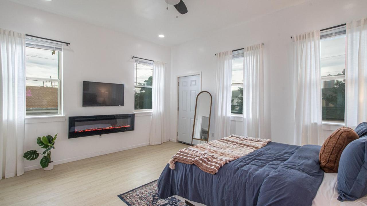 Apartment Downtown Vibrant Gray Loft 2318