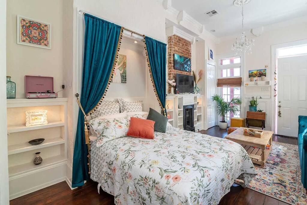 Historic Victorian Near Park Noma Bayou St John Holiday home