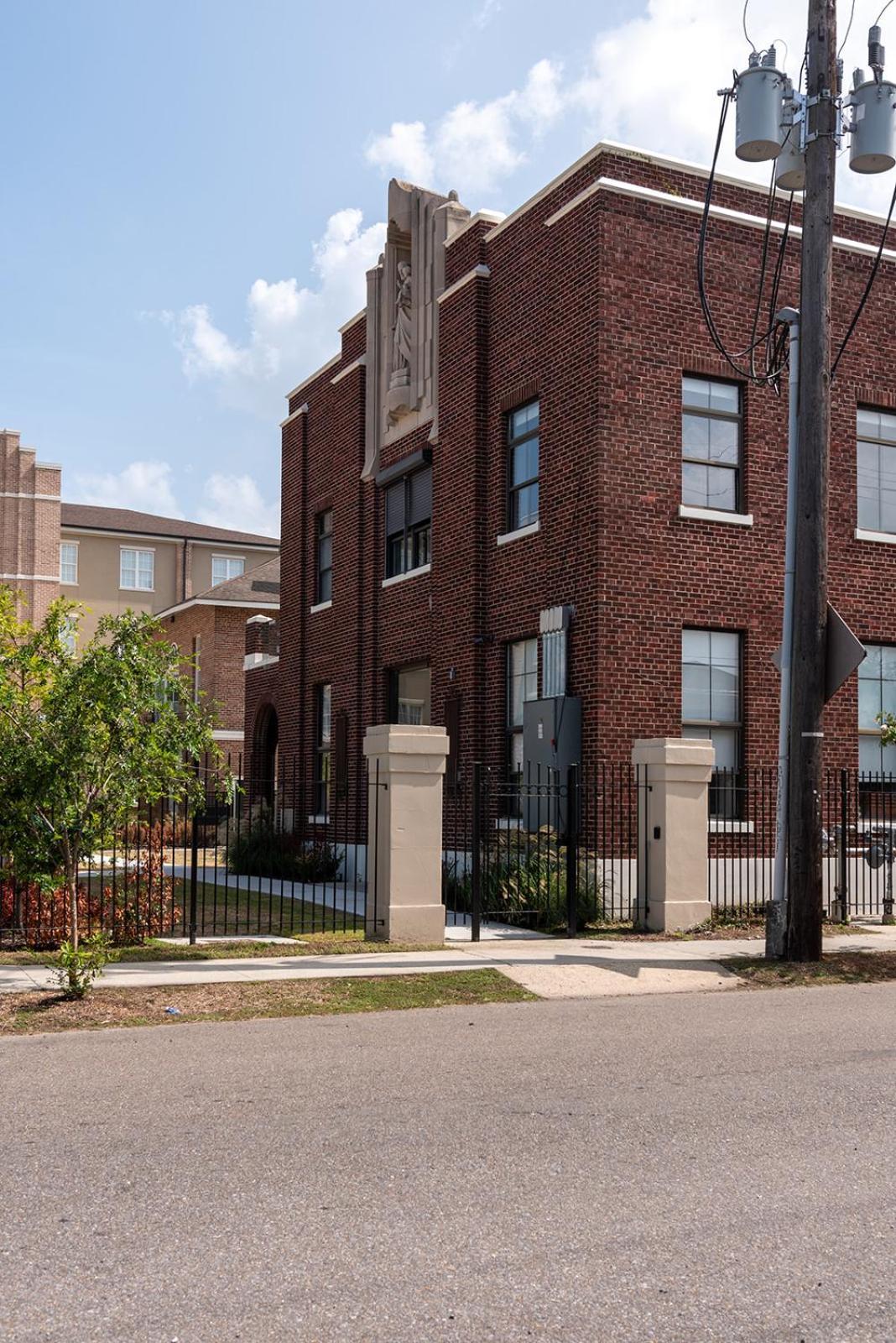 Bywater Aparthotel 3*